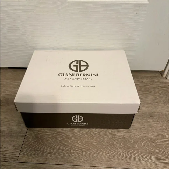 Giani Bernini Red Suede Block Heels - Picture 6 of 8